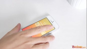 Пробует анал очень больно