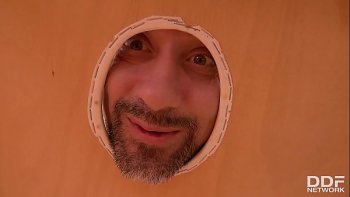 Порно видео брюнетка с большими сиськами хочет эротический массаж