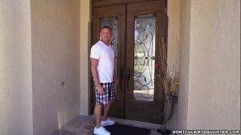 Друзья развлекаются в комнате для БДСМ