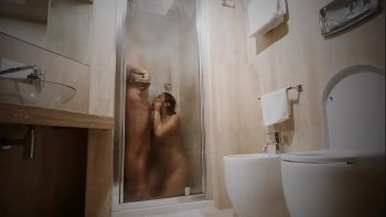 Секс в душе скрытая камера