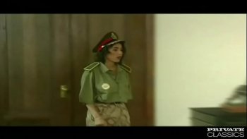 Лижет жопу ретро