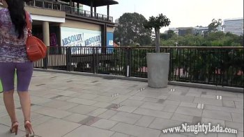 Чтобы засветить трусики