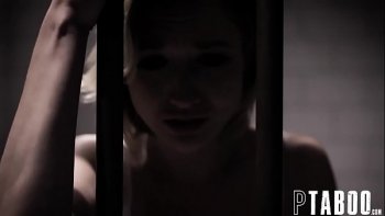 Теперь читает ее