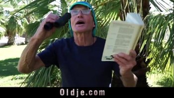 То вдруг начинали смеяться и петь