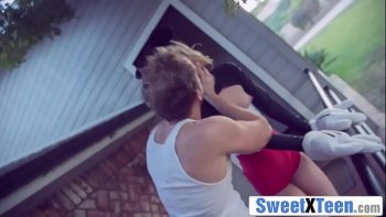 Подсматривание за молодой блондинкой закончилось бурным трахом