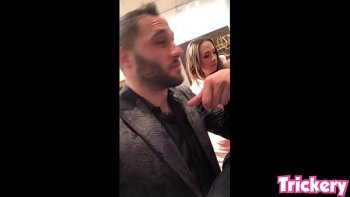 Муж нашел жене любовника и пригласил его в снятый номер отеля