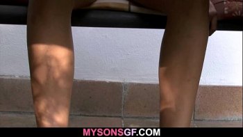 Папа выебал подругу дочери порно