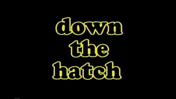 Затем присела на корточки и смачно одарила собеседника сказочным минетом