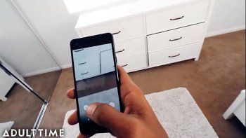 Сперма на грудь красивой девушки