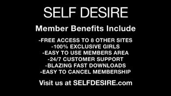 Модельная блондинка умело лижет пизду русалке