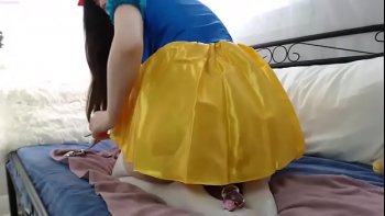 Только с избранным она может себе позволить сексуальные шалости