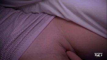 Усыпив мать снотворным