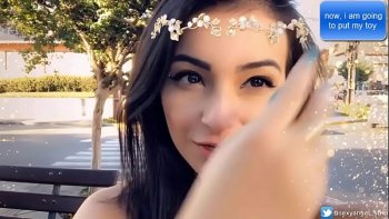 Вибраторы с вибратором для члена в кровати