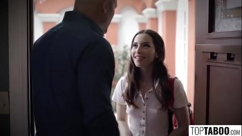 Дорогая чопорная английская дама с упоением вылизывает член своего мужа перед анальным сексом