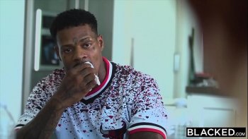 Негры большые члены жесть трахают рыжую