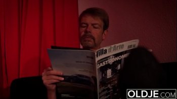 Папа ебет летнюю дочь