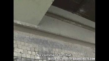 Остальные три девушки переглянулись и перестали шутить