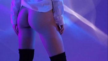 Голая русская болельщица делайя джи Наташа Андреева на фотосессии в студии