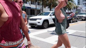 Сестрички гуляют голыми по лесу нашепорно