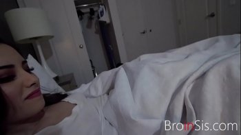Русское порно выебал спящую сестру