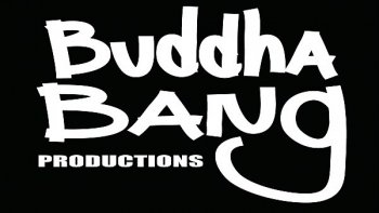 Роскошную шлюху трахает мощно в зад крепкий жеребец