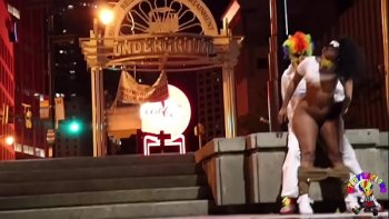 Что крошка просто и не догадывается о подставе