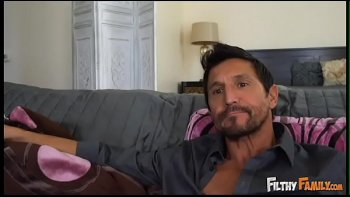 Отчим учит дочь ебатся