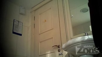 Смачно вошел в анус девушке