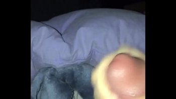 Которая гладит