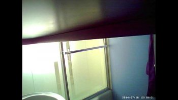 Мама ебеться сынам ванне русское